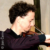 Jakub Junek, Violin