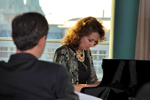 Pianist Sonia Rubinsky performed with a programme of music by Alberto Nepomuceno, Villa-Lobos and Almeida Prado.