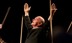 Conductor Gábor Takács-Nagy | © Nicolas Brodard