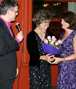 Andrew McKeich and Beverley Gray present Takako Nishizaki with flowers
