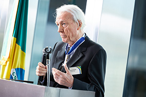 Mr Klaus Heymann giving his acceptance speech